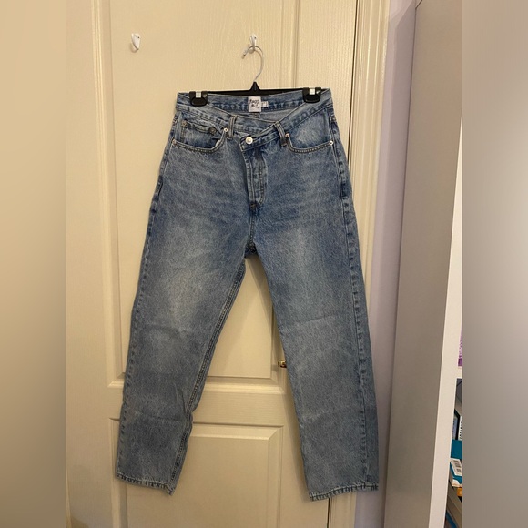 asymmetrical high waisted light wash jeans - Picture 3 of 4